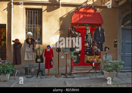 Italy, Milan, vintage clothing store of Mrs. Annamaria Orizio in via Ciovasso, 6 called 'Bottega Rossa' Stock Photo