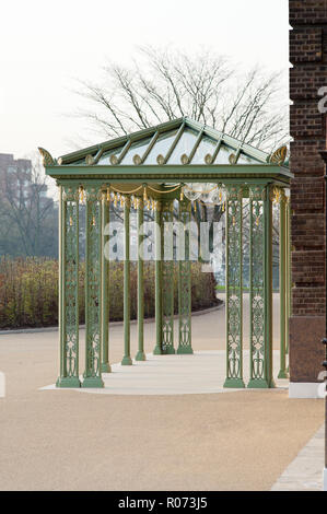 Wrought iron entrance canopy added to Kensington Palace to celebrate Queen Elizabeth II’s Diamond Jubilee Stock Photo