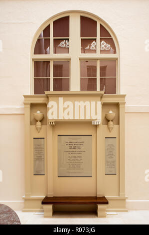 Plaque and sculpture in Kensington Palace Stock Photo