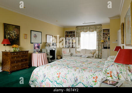 Floral patterned bedroom Stock Photo