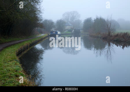 Early morning on the Grand Union Canal looking north at Hunton Bridge, near Leavesden, Hertfordshire, England Stock Photo