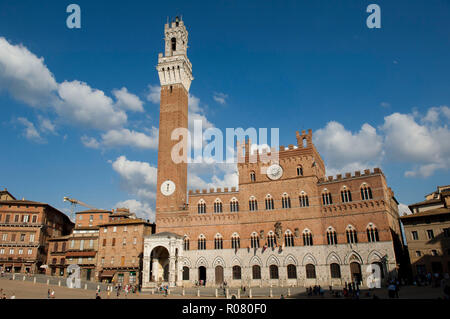 Italy, Tuscany, Siena, Piazza del campo, Palazzo Pubblico and Torre del Mangia Stock Photo