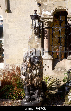 Huge lion sculptures outside The Hall at Abbey-Cwm-Hir Stock Photo