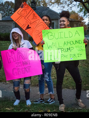 Indianapolis, USA. 2nd Nov. 2018. Protesters and Trump fans face off at ...