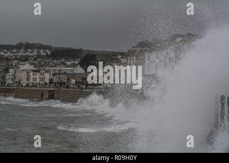 Penzance, Cornwall, UK. 3rd November 2018. UK Weather. Winds approaching 50mph and waves crashing over the sea front at Penzance as Hurricane Oscar approaches the UK. Credit: Simon Maycock/Alamy Live News Stock Photo