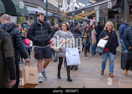 Bicester Village, 3rd November 2018. Weather cold and dry for shoppers, some getting in early for Christmas at Bicester Village outlet shopping centre on the outskirts of Bicester in Oxfordshire, England. Most of its stores are in the luxury goods and designer clothing sector. Credit: Keith J Smith./Alamy Live News Stock Photo