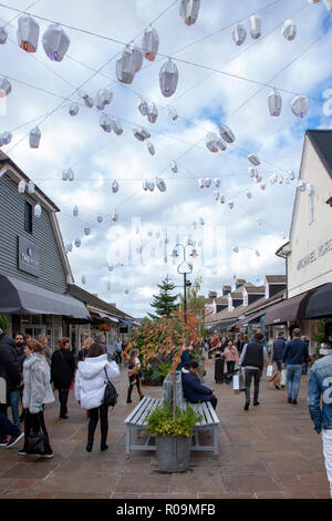 Bicester Village, 3rd November 2018. Weather cold and dry for shoppers, some getting in early for Christmas at Bicester Village outlet shopping centre on the outskirts of Bicester in Oxfordshire, England. Most of its stores are in the luxury goods and designer clothing sector. Credit: Keith J Smith./Alamy Live News Stock Photo