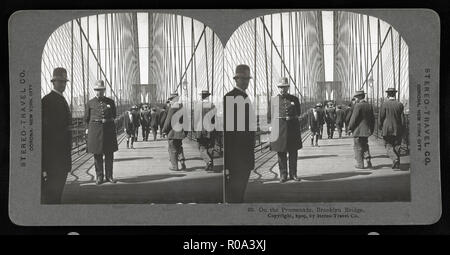 Group of People on Promenade, Brooklyn Bridge, New York City, New York, USA, Stereo Card by Stereo-Travel Co., 1909 Stock Photo