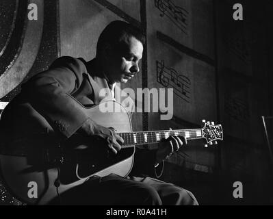 Laurindo Almeida, Portrait, Richmond, Virginia, USA, William P. Gottlieb Collection, 1947 Stock Photo