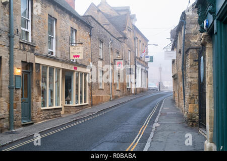 Digbeth street in the early morning autumn fog. Stow on the Wold, Gloucestershire, Cotswolds, England Stock Photo