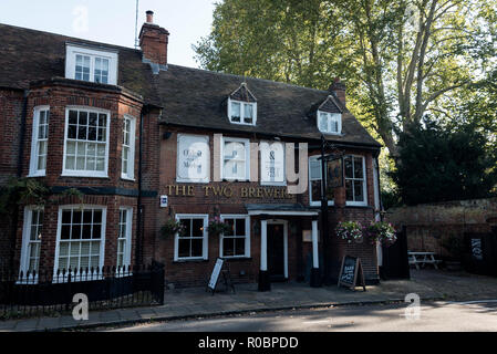 Marlow's oldest pub since 1755 is the Two Brewers in St. Peter Street, Marlow in Buckinghamshire, Britain Stock Photo