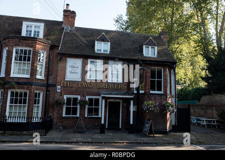 Marlow's oldest pub since 1755 is the Two Brewers in St. Peter Street, Marlow in Buckinghamshire, Britain Stock Photo