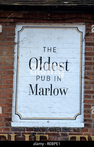 Marlow's oldest pub since 1755 is the Two Brewers in St. Peter Street, Marlow in Buckinghamshire, Britain Stock Photo