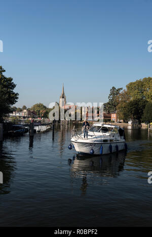 A river crosier approaching Marlow Lock on the river Thames at Marlow in Buckinghamshire, Britain Stock Photo