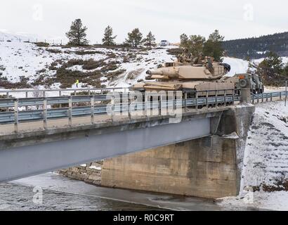 U.S. Marines with 2nd Tank Battalion, 2D Marine Division, advance on their eastern objective defended by opposing Spanish forces during Exercise Trident Juncture 18 near Folldal, Norway, Nov. 3, 2018. Trident Juncture 18 enhances the U.S. and NATO Allies’ and partners’ abilities to work together collectively to conduct military operations under challenging conditions. (U.S. Navy photo by Mass Communication Specialist 2nd Class Deanna C. Gonzales/Released) Stock Photo