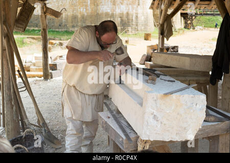 Stonemason at work at Guédelon Castle, near Treigny, Yonne , Burgundy, France, Europe Stock Photo