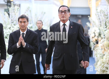 Bangkok, Thailand. 3rd Nov, 2018. Hundreds of mourners, royal soldiers and monks have gathered at a Bangkok temple for the funeral of Vichai Srivaddhanaprabha, the Thai owner of Leicester City football club who died in a helicopter crash last week. Credit: Pool/Thai Government/ZUMA Wire/Alamy Live News Stock Photo