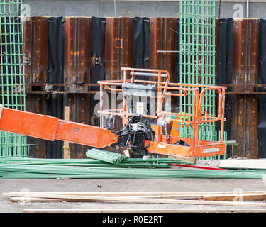 Workers are installing green welded wire steel mesh reinforcement for concrete construction Stock Photo
