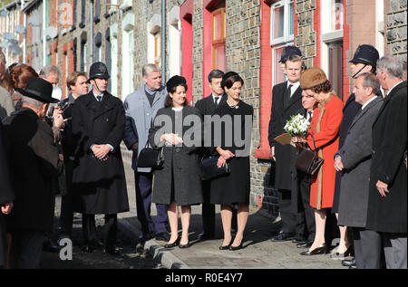 Olivia Colman films scenes for the Netflix show The Crown. She plays Queen Elizabeth visiting the 1966 Aberfan disaster when 144 people died. The Crown have decided to recreate the disaster for the series.  Featuring: Olivia Colman Where: Brecon Beacons, United Kingdom When: 04 Oct 2018 Credit: WENN.com Stock Photo