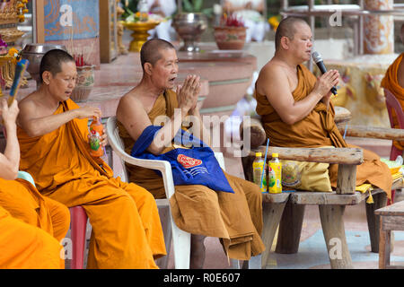 NAKHON PATHOM, THAILAND, JANUARY 16, 2016 : Buddhist monks are chanting and praying outside the Wat Samphran temple in Nakhon Pathom near Bangkok, Tha Stock Photo