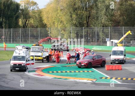 Monza, Italy. 4th Nov, 2018. Staff members carry away the racer who was injured during the Finale Mondiale Coppa Shell AM at Monza Eni Circuit in Monza, Italy on Nov. 4, 2018. Credit: Cheng Tingting/Xinhua/Alamy Live News Stock Photo