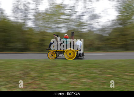 A23 south of Redhill, UK, 4th November 2018 - Bonhams London to Brighton Veteran Car Run supported by Hiscox. From Hyde Park, London to Madeira Drive, Brighton. The world famous event is open to the very oldest engine and steam driven vehicles, manufactured before 1905 Credit: Andy Stehrenberger / Alamy Live News Stock Photo