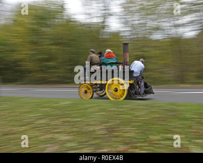 A23 south of Redhill, UK, 4th November 2018 - Bonhams London to Brighton Veteran Car Run supported by Hiscox. From Hyde Park, London to Madeira Drive, Brighton. The world famous event is open to the very oldest engine and steam driven vehicles, manufactured before 1905 Credit: Andy Stehrenberger / Alamy Live News Stock Photo