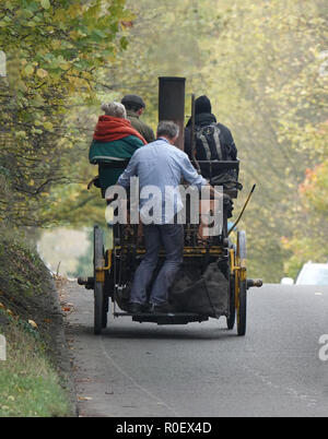 A23 south of Redhill, UK, 4th November 2018 - Bonhams London to Brighton Veteran Car Run supported by Hiscox. From Hyde Park, London to Madeira Drive, Brighton. The world famous event is open to the very oldest engine and steam driven vehicles, manufactured before 1905 Credit: Andy Stehrenberger / Alamy Live News Stock Photo