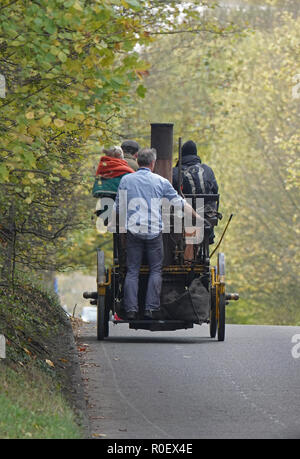 A23 south of Redhill, UK, 4th November 2018 - Bonhams London to Brighton Veteran Car Run supported by Hiscox. From Hyde Park, London to Madeira Drive, Brighton. The world famous event is open to the very oldest engine and steam driven vehicles, manufactured before 1905 Credit: Andy Stehrenberger / Alamy Live News Stock Photo