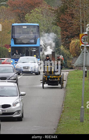 A23 south of Redhill, UK, 4th November 2018 - Bonhams London to Brighton Veteran Car Run supported by Hiscox. From Hyde Park, London to Madeira Drive, Brighton. The world famous event is open to the very oldest engine and steam driven vehicles, manufactured before 1905 Credit: Andy Stehrenberger / Alamy Live News Stock Photo