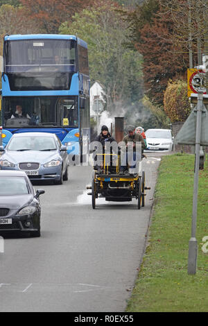 A23 south of Redhill, UK, 4th November 2018 - Bonhams London to Brighton Veteran Car Run supported by Hiscox. From Hyde Park, London to Madeira Drive, Brighton. The world famous event is open to the very oldest engine and steam driven vehicles, manufactured before 1905 Credit: Andy Stehrenberger / Alamy Live News Stock Photo