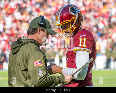 Maryland, USA. 4th Nov 2018. Washington Redskins head coach Jay Gruden, left, discusses strategy with quarterback Alex Smith (11) during a break in the first quarter against the Atlanta Falconsat FedEx Field in Landover, Maryland on Sunday, November 4, 2018. Credit: Ron Sachs/CNP | usage worldwide Credit: dpa picture alliance/Alamy Live News Stock Photo