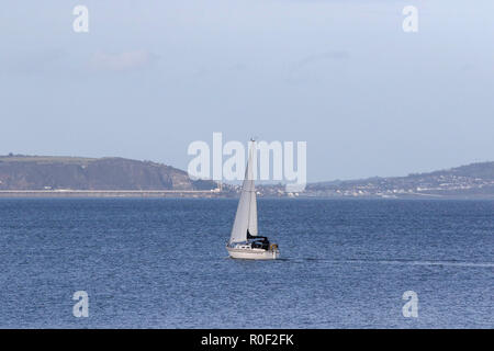 Bangor, County Down, Northern Ireland. 04 November 2018. UK weather -  sunny spells on a calm autumn day along the coastal walk at Bangor. Yacht sailing on Belfast Lough. Credit: David Hunter/Alamy Live News. Stock Photo