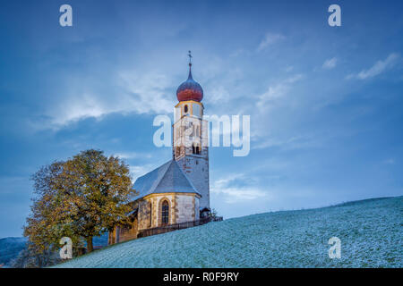 Church of Saint Valentine on a snowy day, Seis am Schlern, Siusi allo Sciliar, Dolomites, Trentino-Alto Adige, Italy Stock Photo