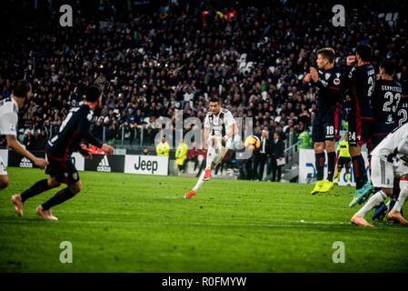 Turin, Italy. 03rd Nov, 2018. Cristiano Ronaldo of Juventus in action during the Serie A match between Juventus and Cagliari at the Allianz Stadium. Juventus won 3-1. Credit: Alberto Gandolfo/Pacific Press/Alamy Live News Stock Photo
