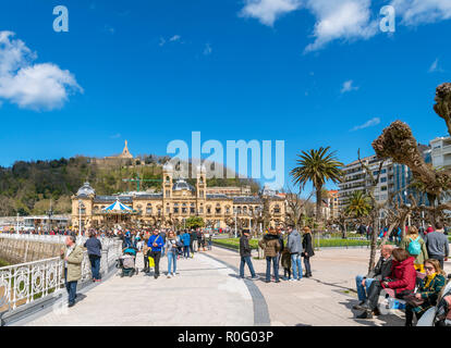 Seafront promenade looking towards the Palacio Goikoa, Alderdi Eder Park, Playa de la Concha, San Sebastian, Basque Country, Spain Stock Photo