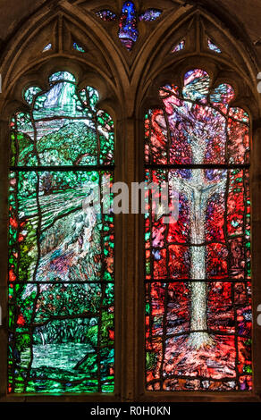 Hereford Cathedral, UK. Modern stained glass windows by Tom Denny (2007), commemorating the famous local 17c poet and mystic Thomas Traherne Stock Photo