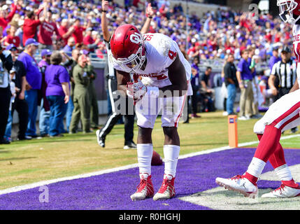 Oklahoma Sooners running back Trey Sermon (4) rushes for a touchdown during the Oklahoma Sooners at TCU Horned Frogs at an NCAA Football game at the Amon G. Carter Stadium, Fort Worth Texas. 10/20/18.Manny Flores/Cal Sport Media. Stock Photo