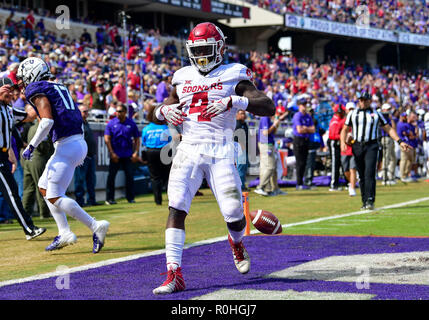 Oklahoma Sooners running back Trey Sermon (4) rushes for a touchdown during the Oklahoma Sooners at TCU Horned Frogs at an NCAA Football game at the Amon G. Carter Stadium, Fort Worth Texas. 10/20/18.Manny Flores/Cal Sport Media. Stock Photo