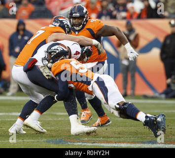 Denver, Colorado, USA. 4th Nov, 2018. Broncos OLB VON MILLER, center, sacks Texans QB DESHAUN WATSON, left, during the 2nd. Half at Broncos Stadium at Mile High Sunday afternoon. The Texans beat the Broncos 19 -17. Credit: Hector Acevedo/ZUMA Wire/Alamy Live News Stock Photo