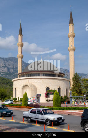 Huzur Cami Islamic mosque in Kemer, Antalya province, Turkey Stock Photo