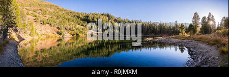 Panoramic view of Heart Lake in the Mammoth Lakes area in the Eastern Sierra Mountains, John Muir Wilderness, California Stock Photo