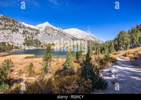 Hiking trail following the shoreline of Long Lake, Little Lakes Valley trail, John Muir wilderness, Eastern Sierra mountains, California Stock Photo