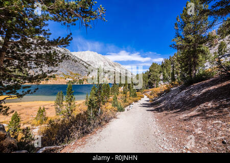 Hiking trail following the shoreline of Long Lake, Little Lakes Valley trail, John Muir wilderness, Eastern Sierra mountains, California Stock Photo