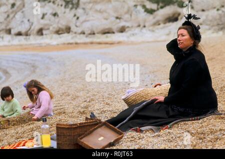 Original film title: NANNY MCPHEE. English title: NANNY MCPHEE. Year: 2005. Director: KIRK JONES. Stars: EMMA THOMPSON. Credit: UNIVERSAL PICTURES / Album Stock Photo