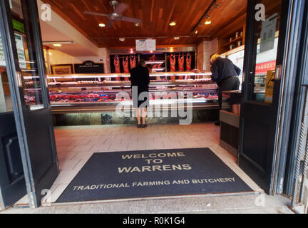 Launceston Shop fronts Independent and chain. 5th November 2018, Robert Taylor/Alamy Live News.  Newquay, Cornwall, UK. Stock Photo