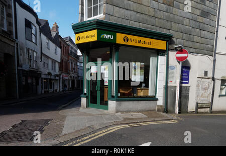 Launceston Shop fronts Independent and chain. 5th November 2018, Robert Taylor/Alamy Live News.  Newquay, Cornwall, UK. Stock Photo