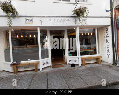 Launceston Shop fronts Independent and chain. 5th November 2018, Robert Taylor/Alamy Live News.  Newquay, Cornwall, UK. Stock Photo
