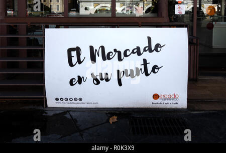 Sign outside El Mercado en su punto, a cluster of gourmet restaurants in a modern food mall setting in Seville, Spain Stock Photo