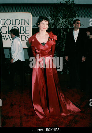 Juliette Binoche   ÉÉ.. Event in Hollywood Life - California, USA, Film Industry, Celebrities, Photography, Bestof, Arts Culture and Entertainment, Topix Celebrities fashion, Best of, Hollywood Life,  Red Carpet and backstage, movie celebrities, TV celebrities, Music celebrities, Topix, Bestof, Arts Culture and Entertainment, vertical, one person, Photography,   #Celebrity #Hollywood #RedCarpet #Actor #Actress #famousCelebrity #HollywoodEvent #TsuniUSA #CelebrityPhotography, Fashion inquiry tsuni@Gamma-USA.com , Credit Tsuni / USA,   Fashion, From the Year 1993 to 1999, Stock Photo